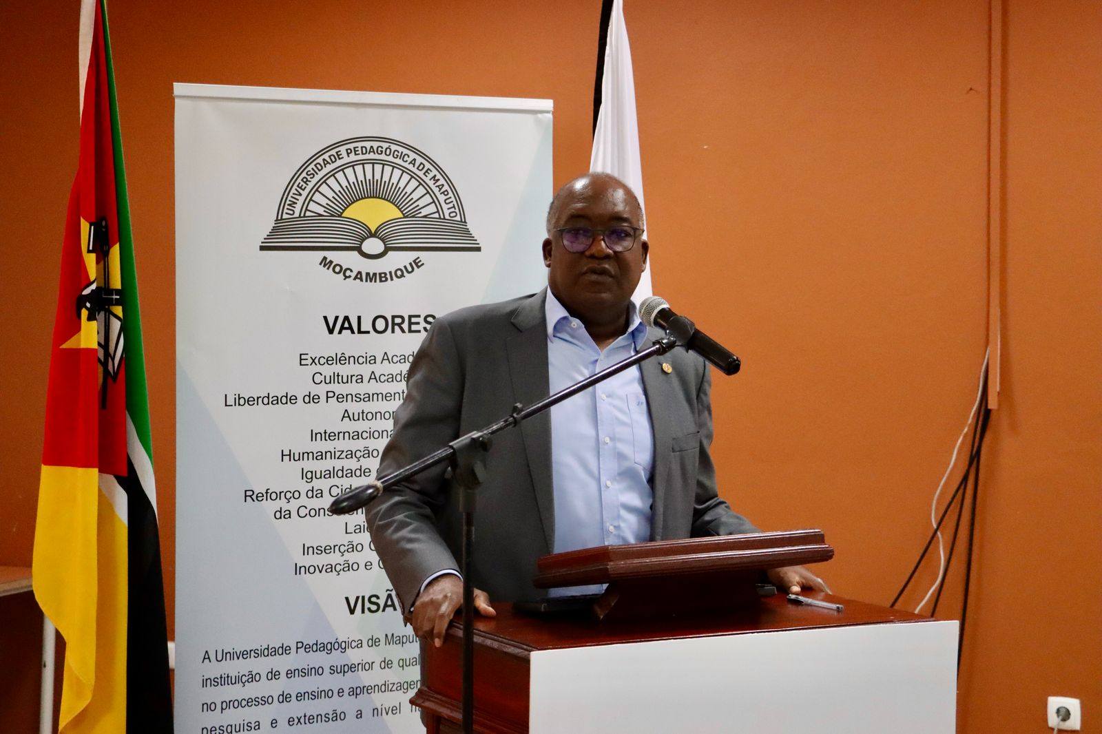 Estudantes da UP-Maputo recebem laptops