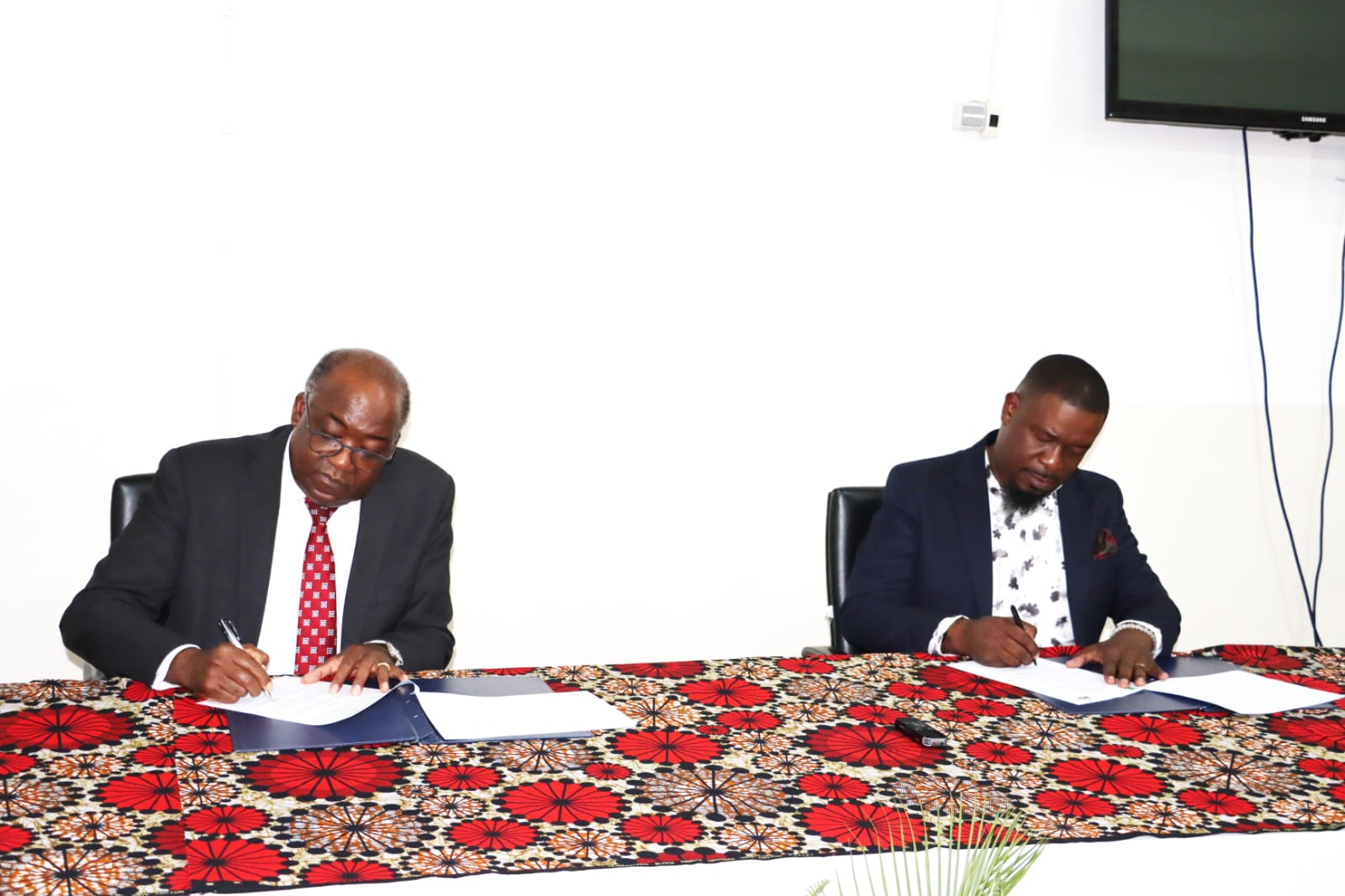 UP-Maputo firma parceria com Field Ready